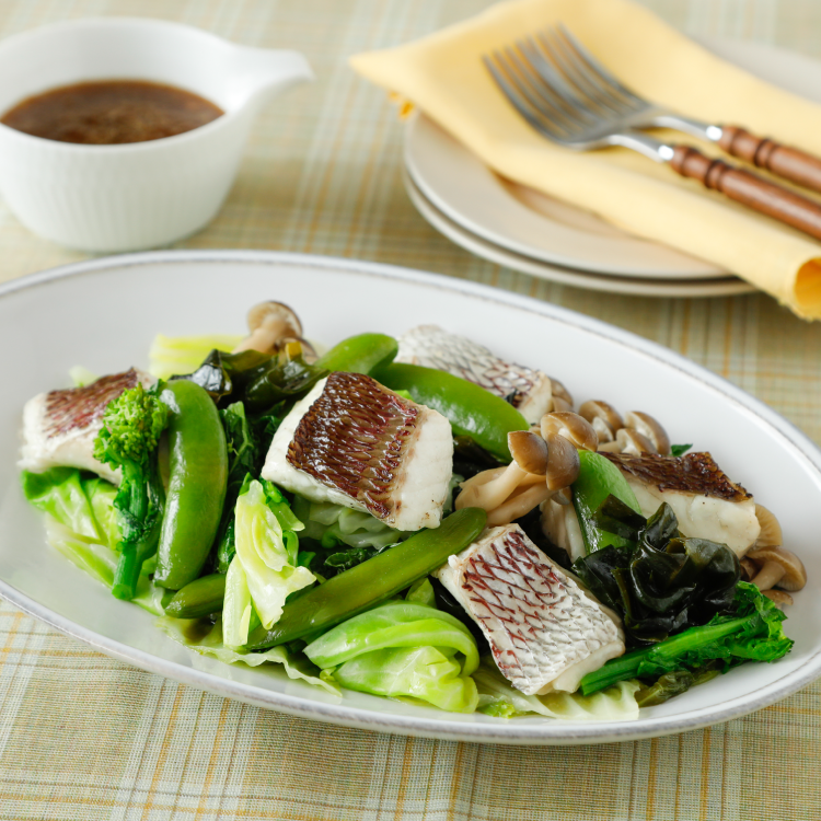 蒸し鯛と春野菜の温サラダ